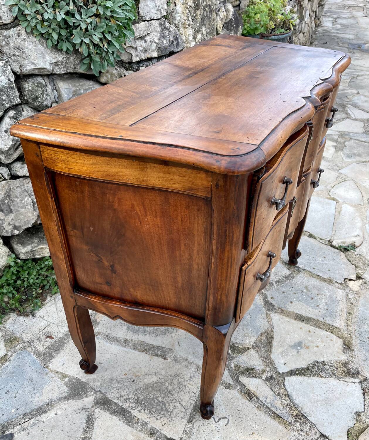 Petite commode en noyer d’époque louis xvi  18 eme siècle
