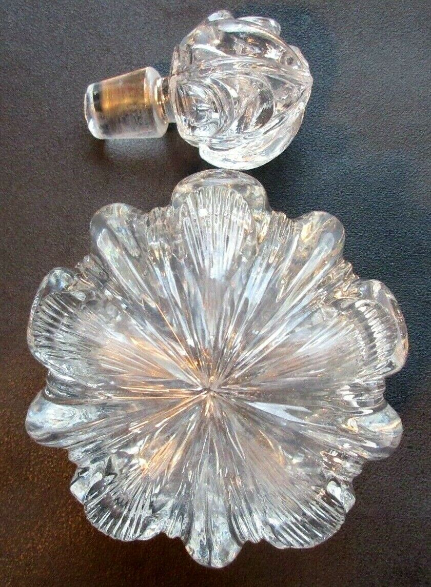 Flacon de parfum cristal Baccara ananas en forme de boule sculptée