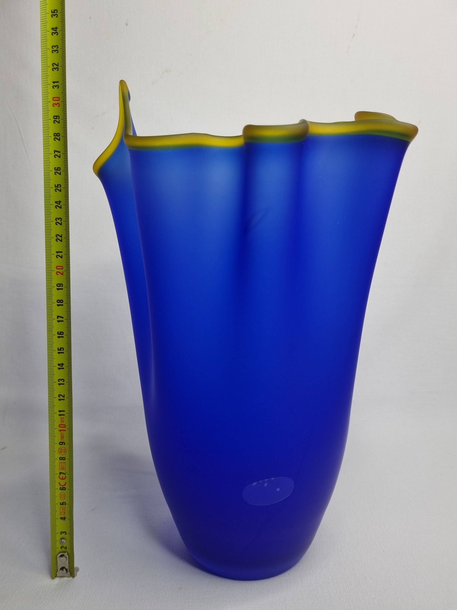 Vase handkerchief in vintage Murano glass, cobalt blue with yellow edging, 80s, 30 cm
