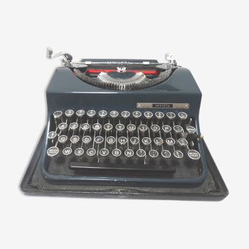 Invicta olivetti typewriter