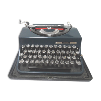 Machine à écrire  olivetti invicta