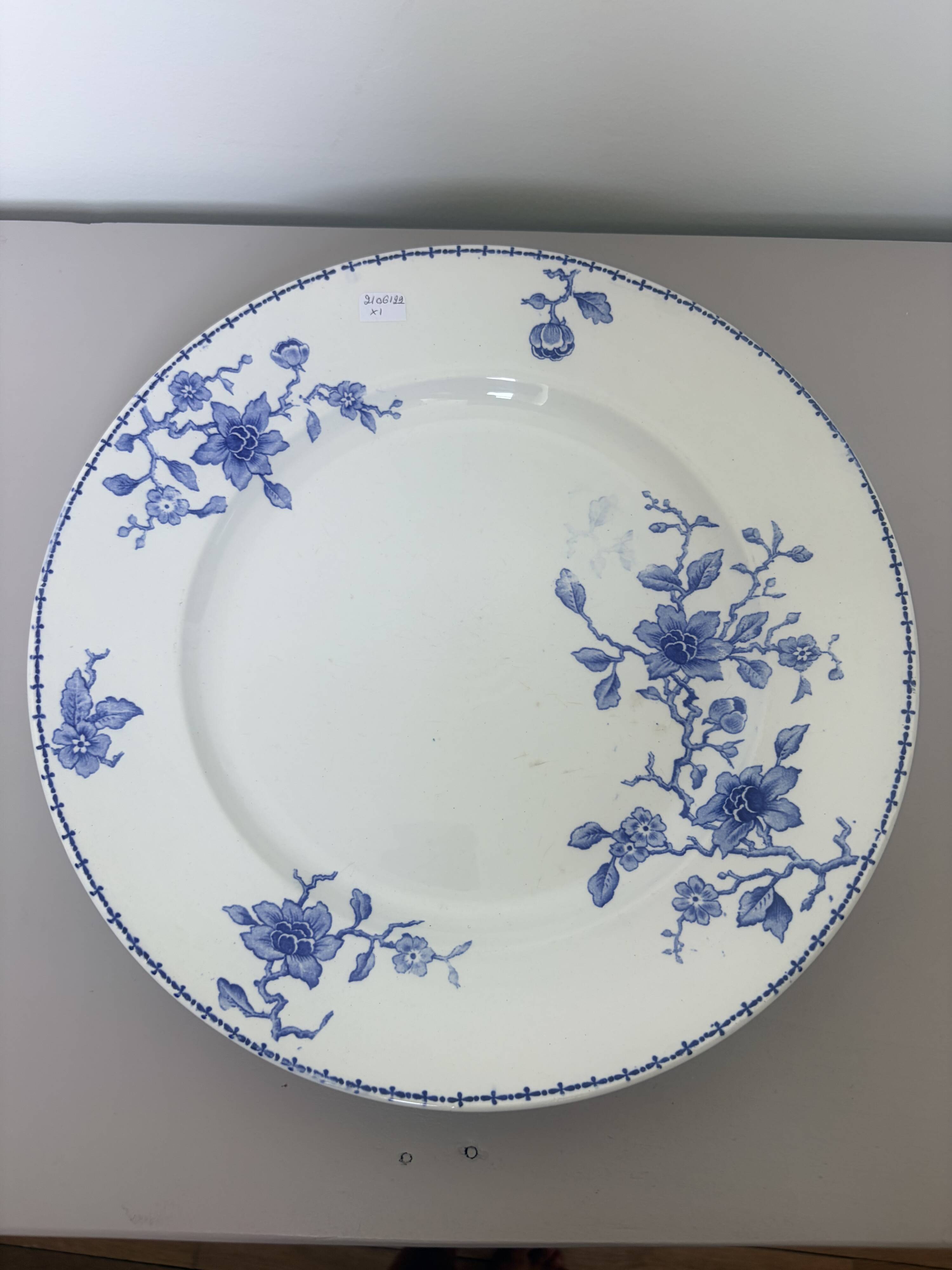1 round serving dish vintage K and G Luneville Dutch model 2106122