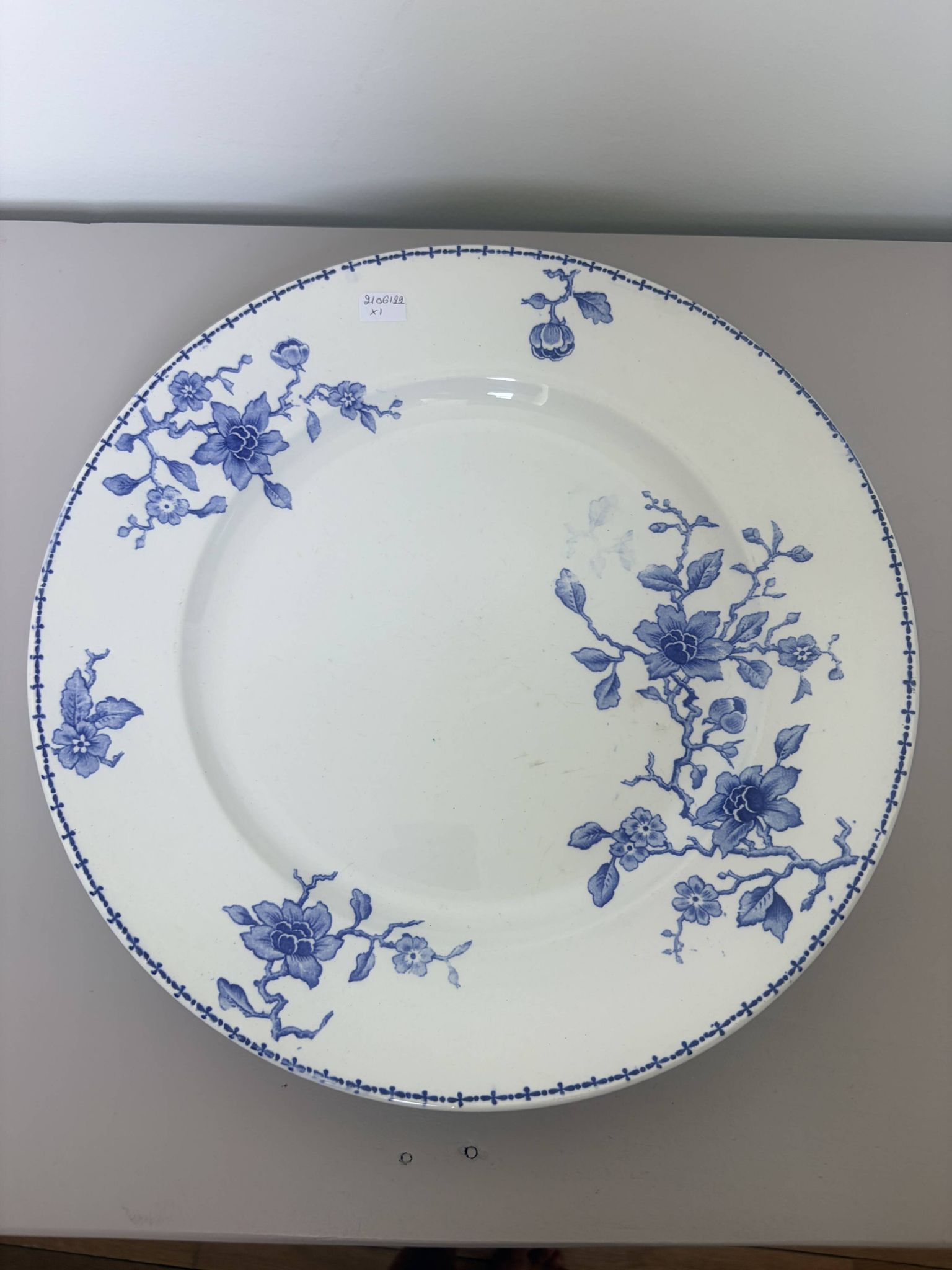 1 round serving dish vintage K and G Luneville Dutch model 2106122