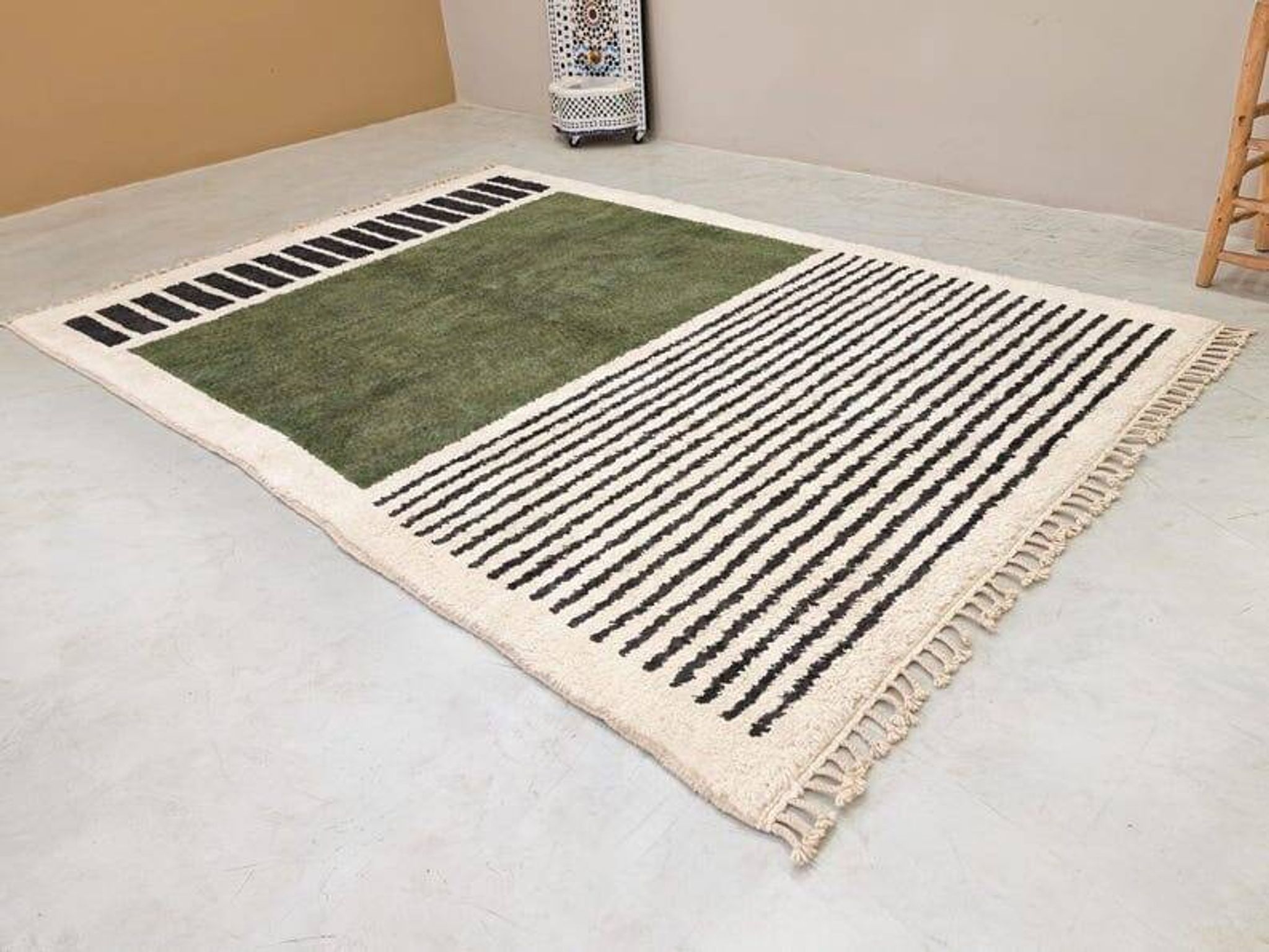 Handmade green and white Beni Ourain rug, size 1.4/2.6 m.