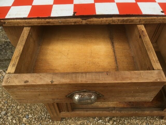 Small Parisian buffet sliding doors