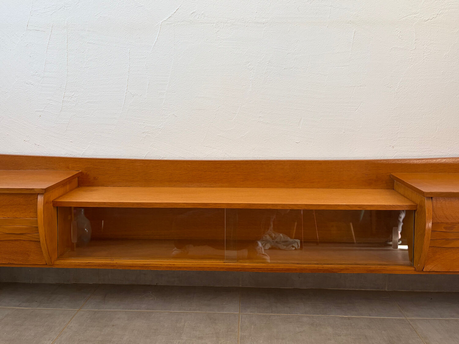 Shallow low vintage enfilade