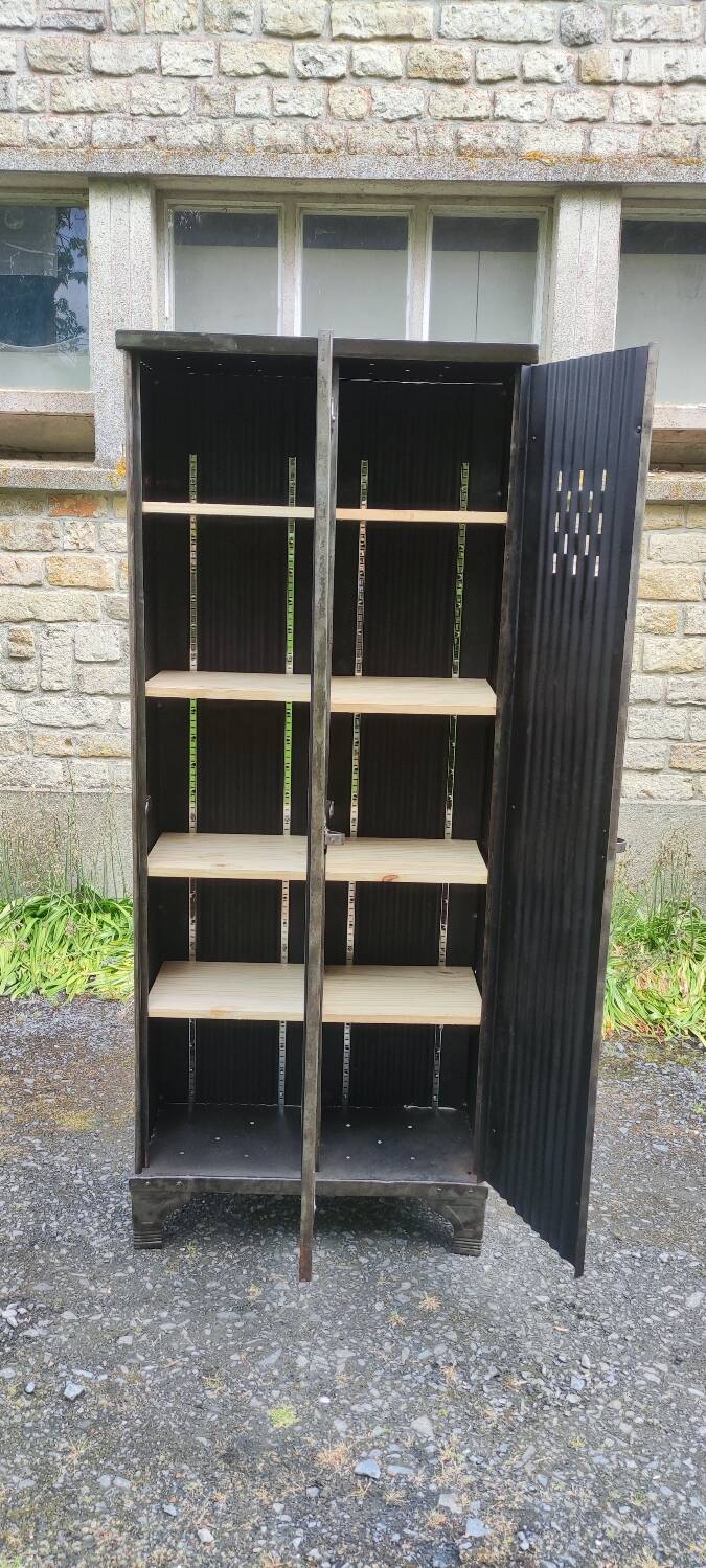 Stratford cloakroom