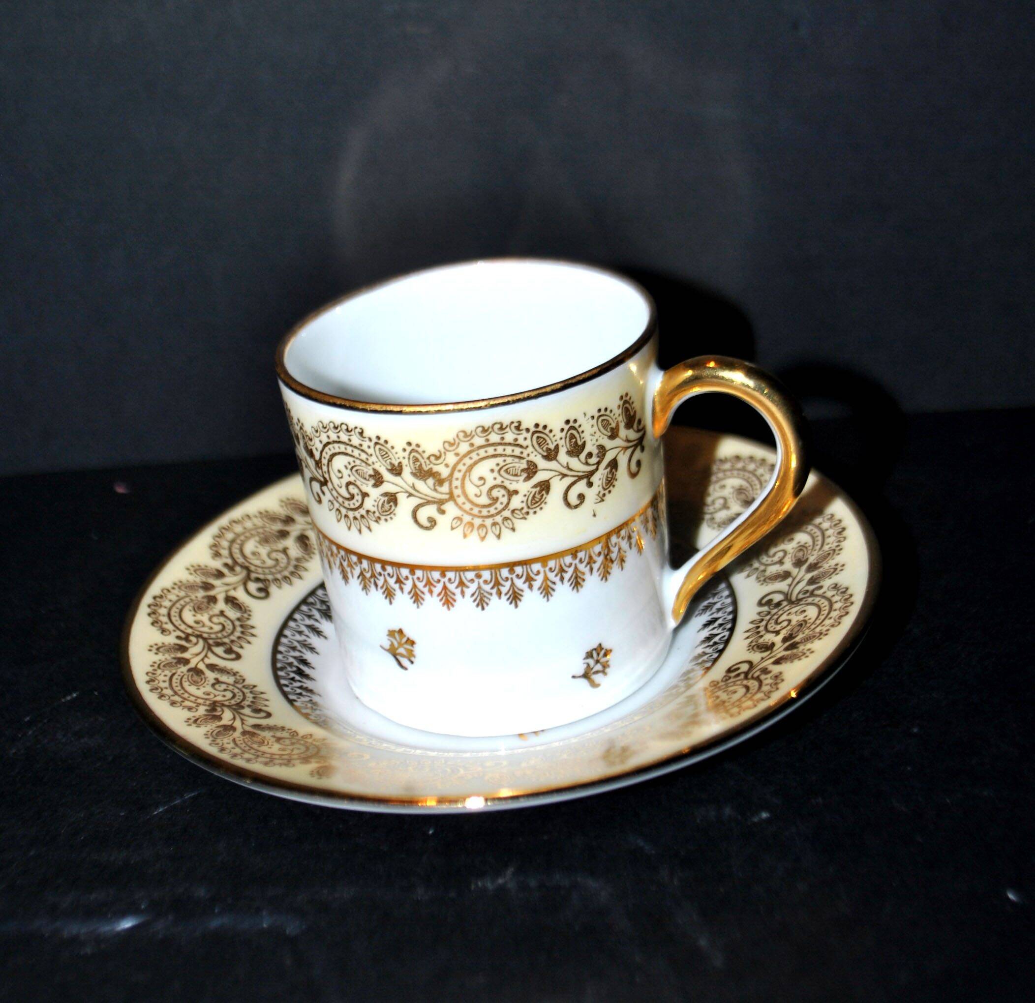 Limoges litre cup porcelain yellow and gold signed Porcelaine d’Art PP