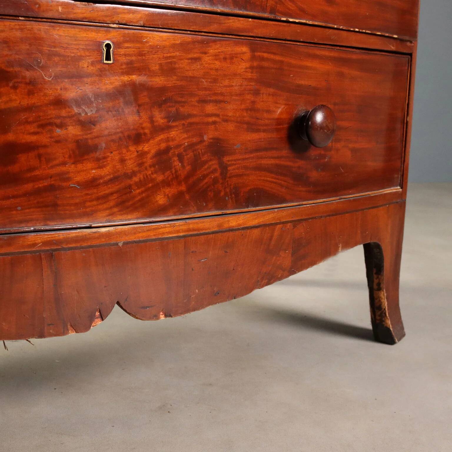 Commode ancienne en acajou 4 tiroirs Italie XIXe siècle