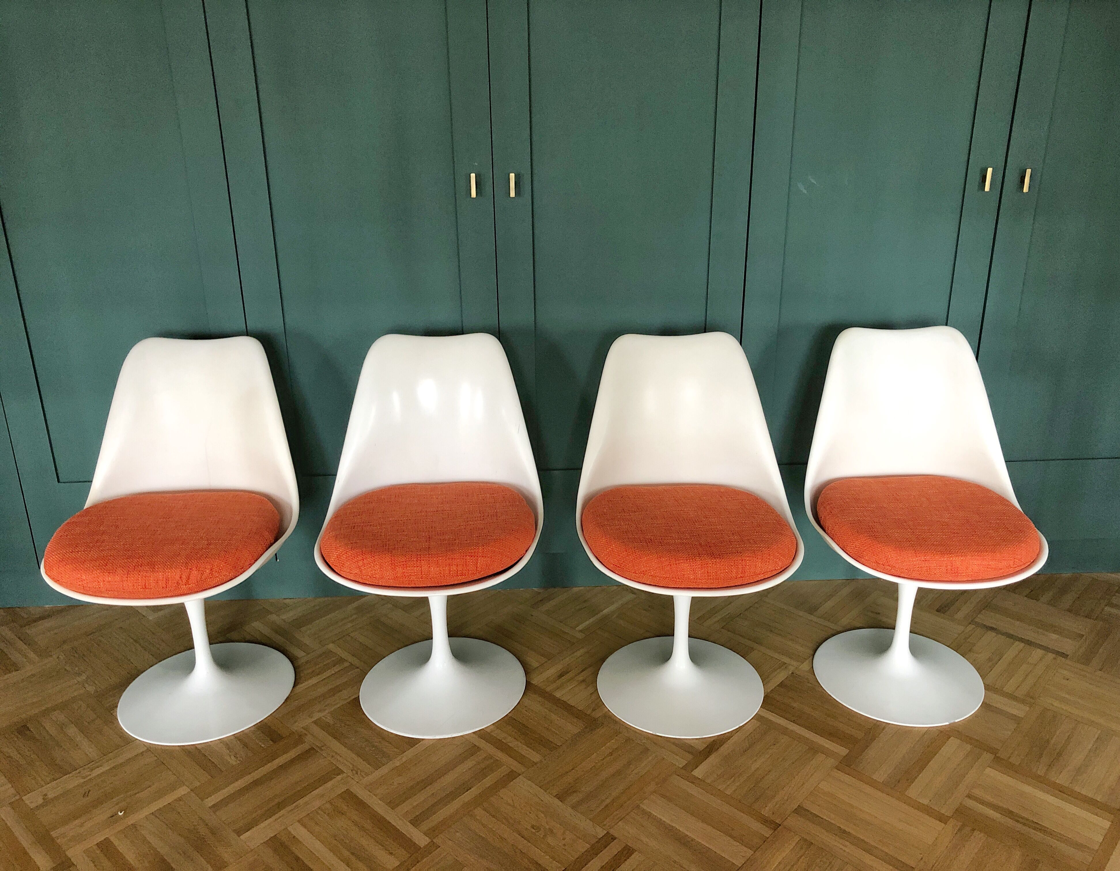 Series of 4 Tulip chairs by Eero Saarinen for Knoll