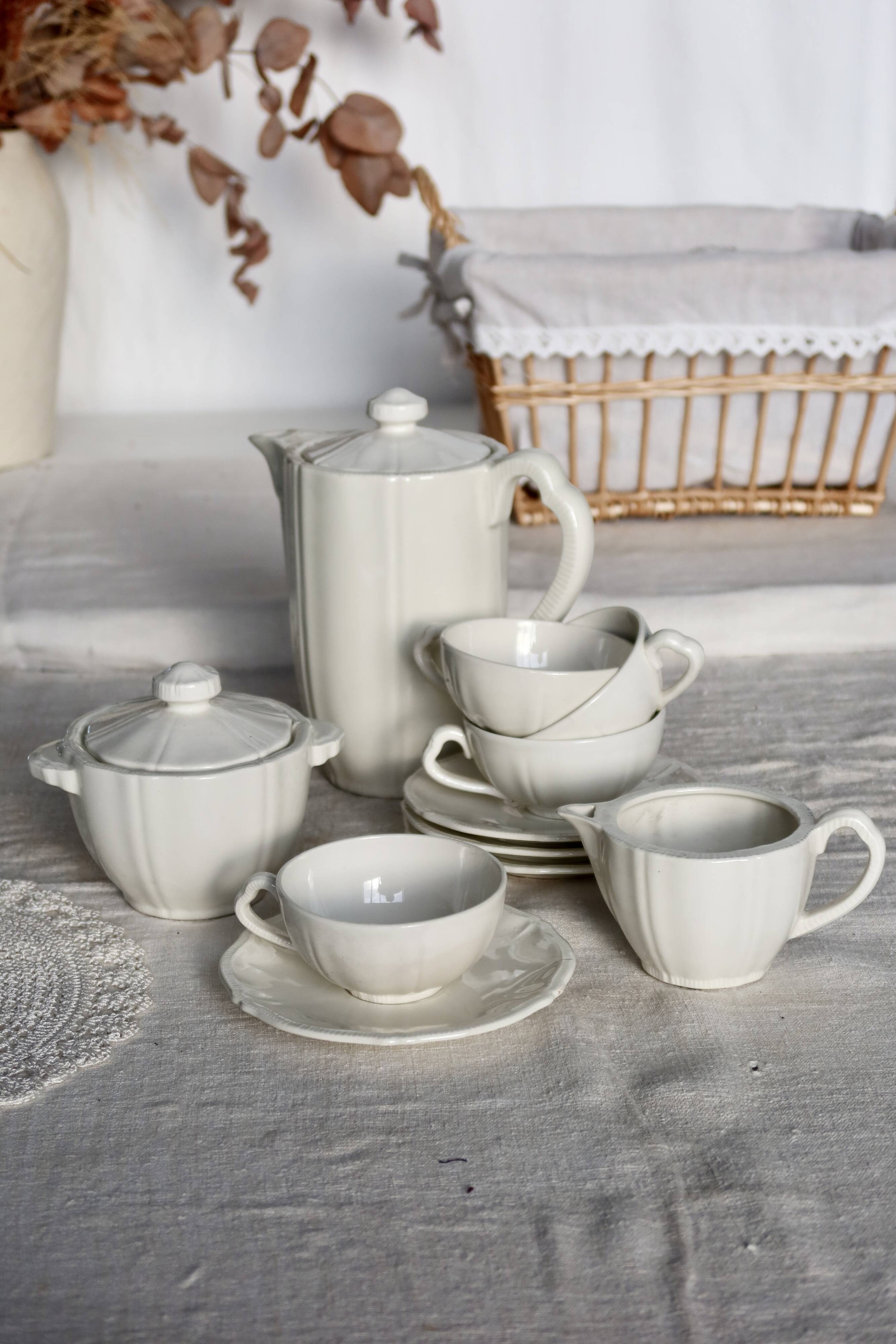 Service à thé pour 4 vintage en faïence ivoire au marli chantourné