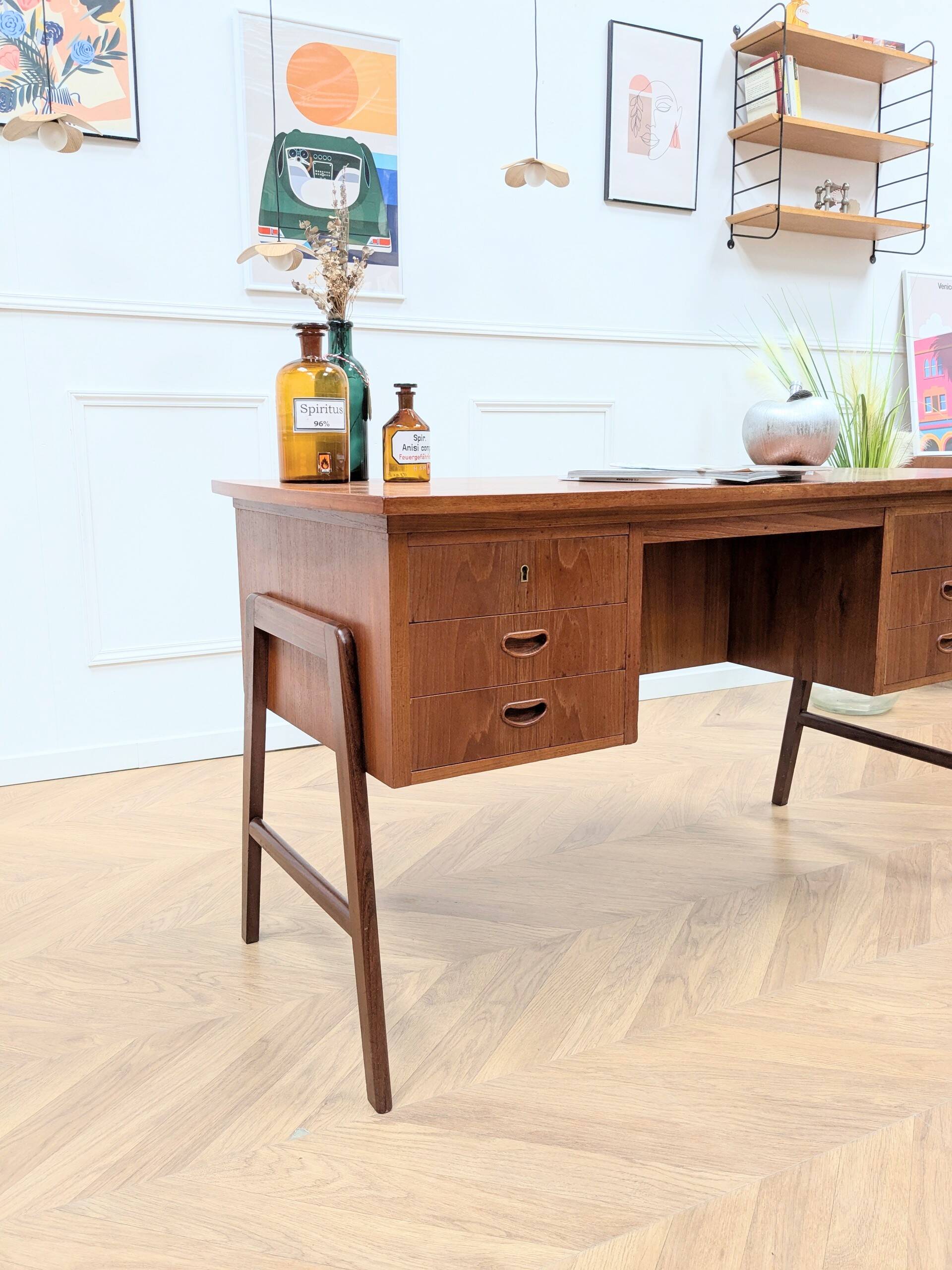 Designer double-sided desk