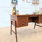 Designer double-sided desk