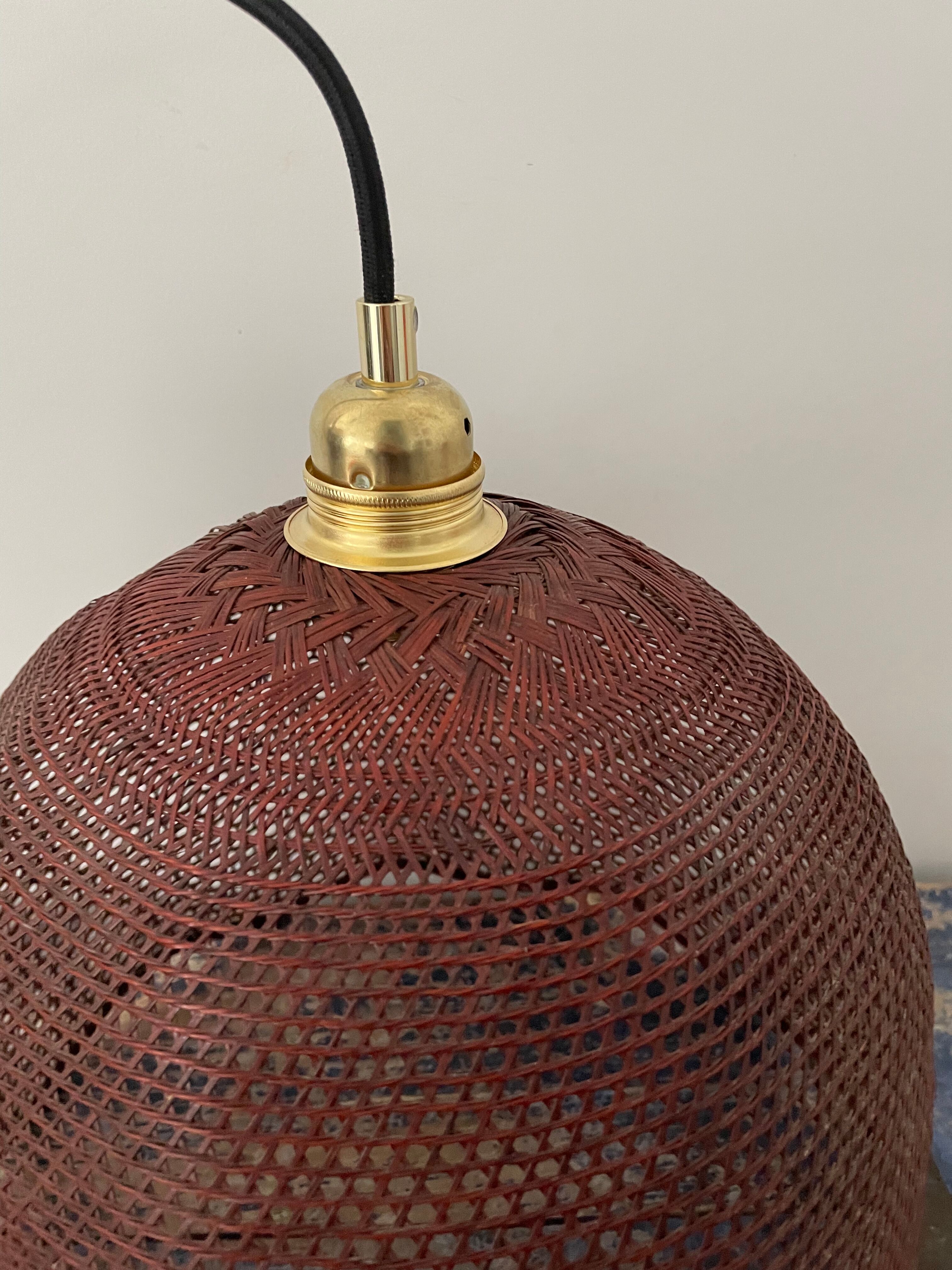 Vintage braided wicker suspension electrified to nine