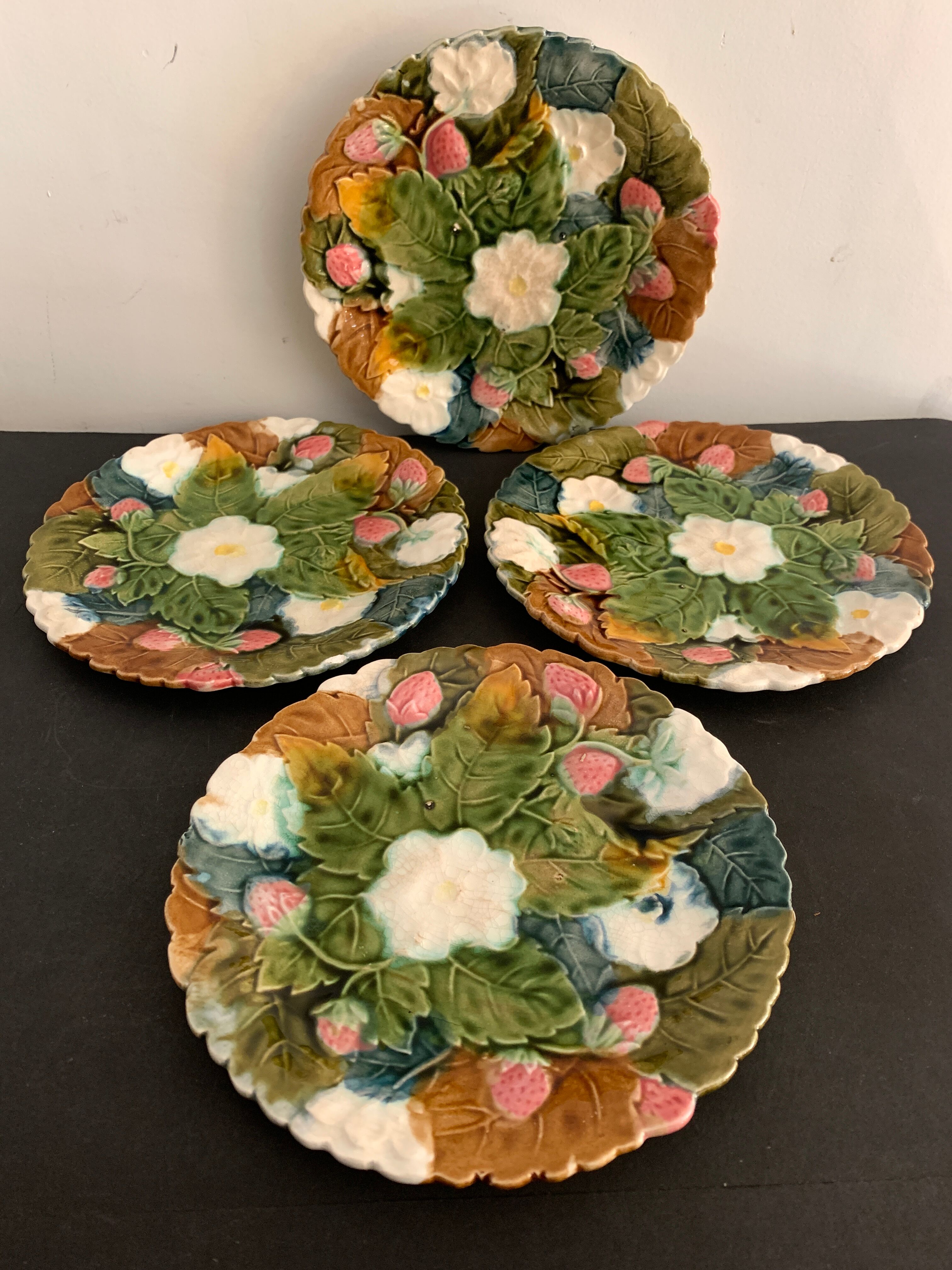4 old and numbered dessert plates in slurry, strawberry model
