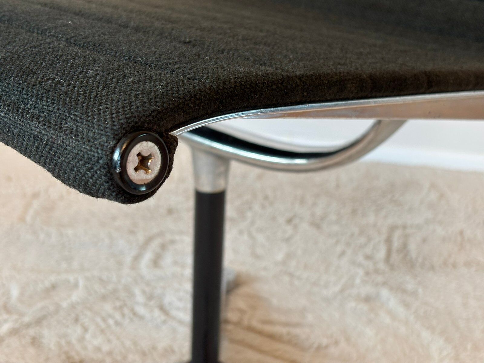 Model EA 105 aluminium chair by Eames for Herman Miller, 1970s