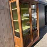 Vitrine en noyer