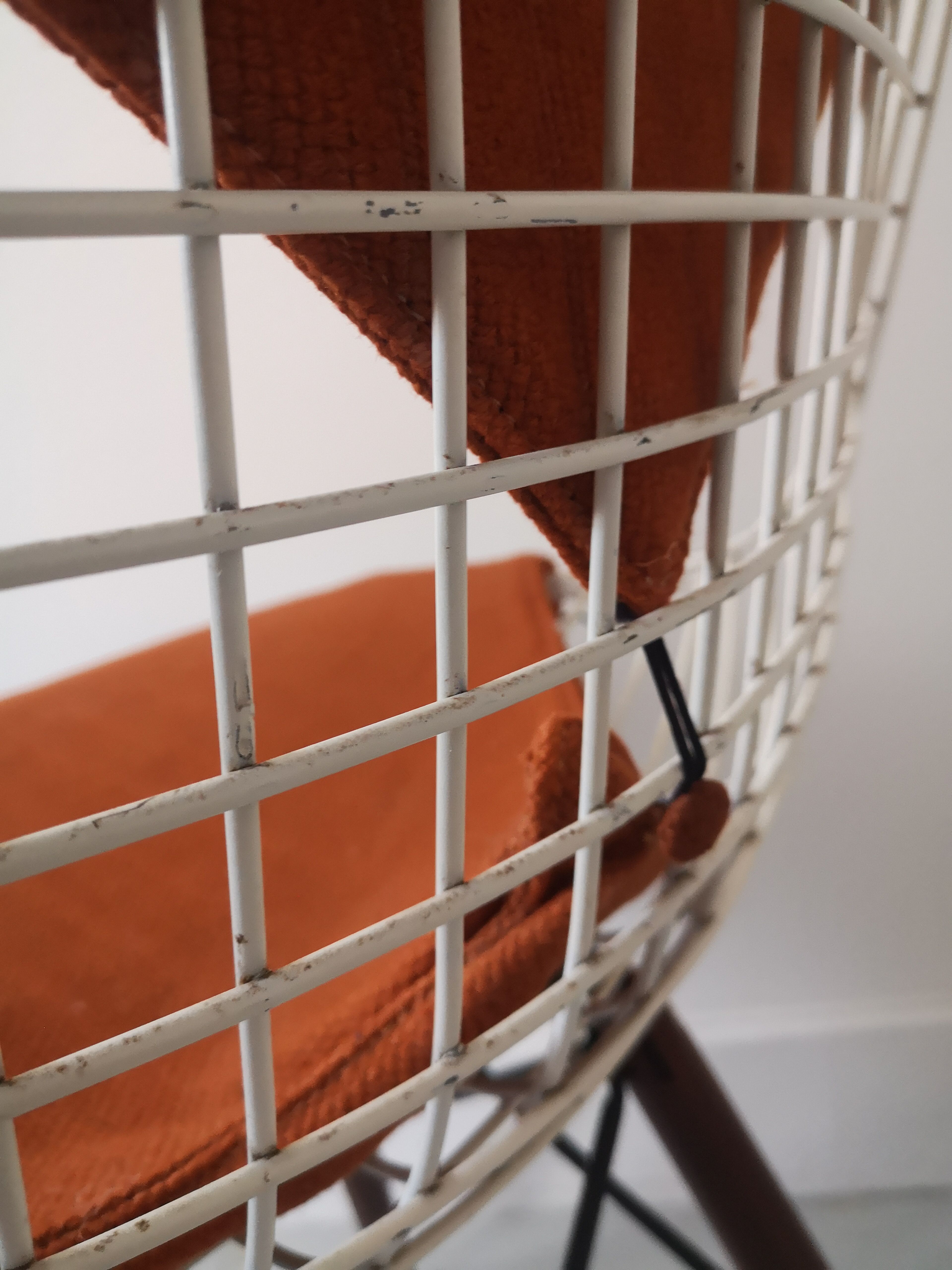 Eames bikini chair DKR-2