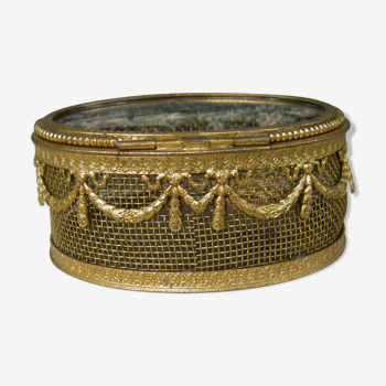 Boite de style Louis XVl en métal doré