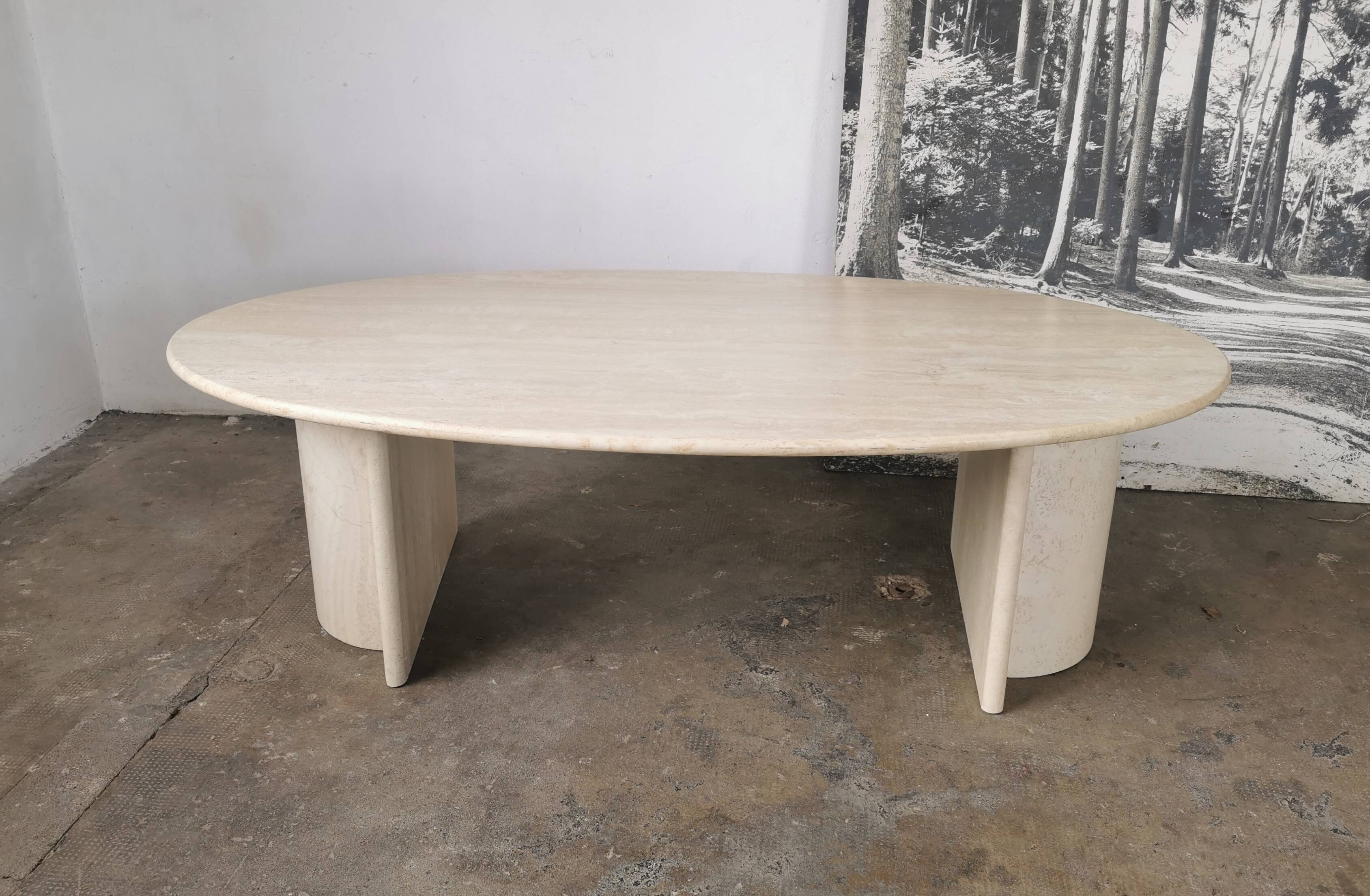Oval coffee table in travertine, marble from the 70s/80s