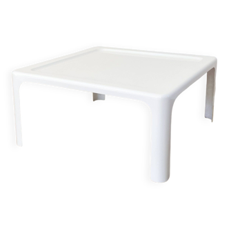 Table basse en fibre de verre laqué blanc