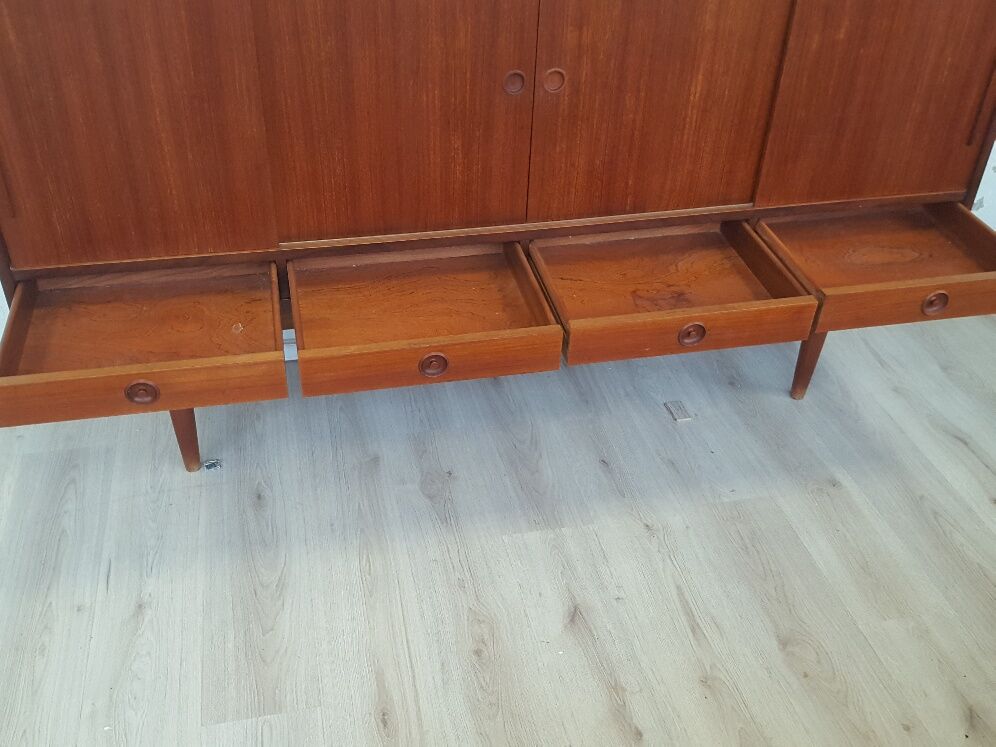 Side board