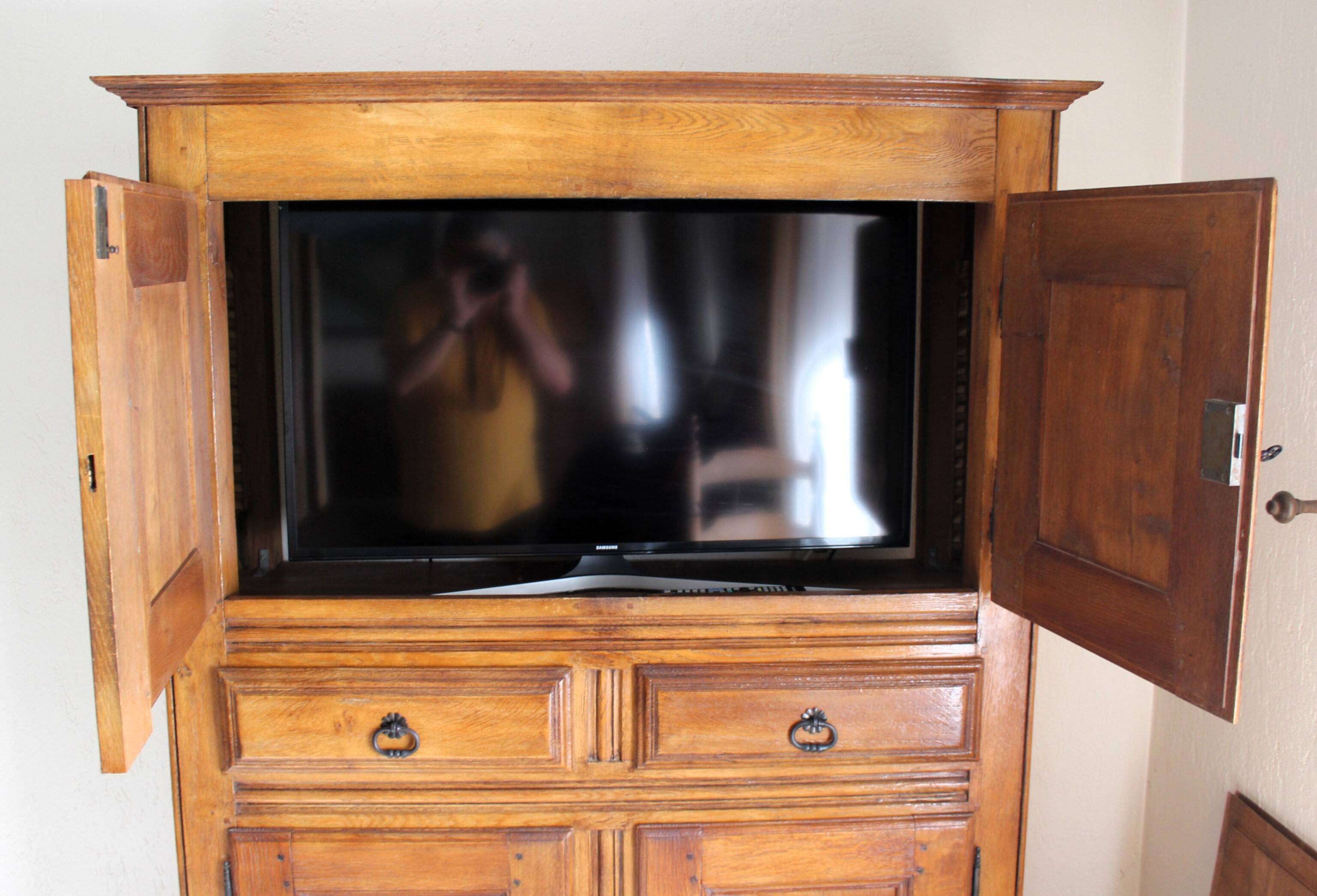 Abbatiale solid oak TV cabinet sideboard