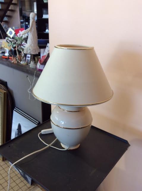 Ceramic table lamp