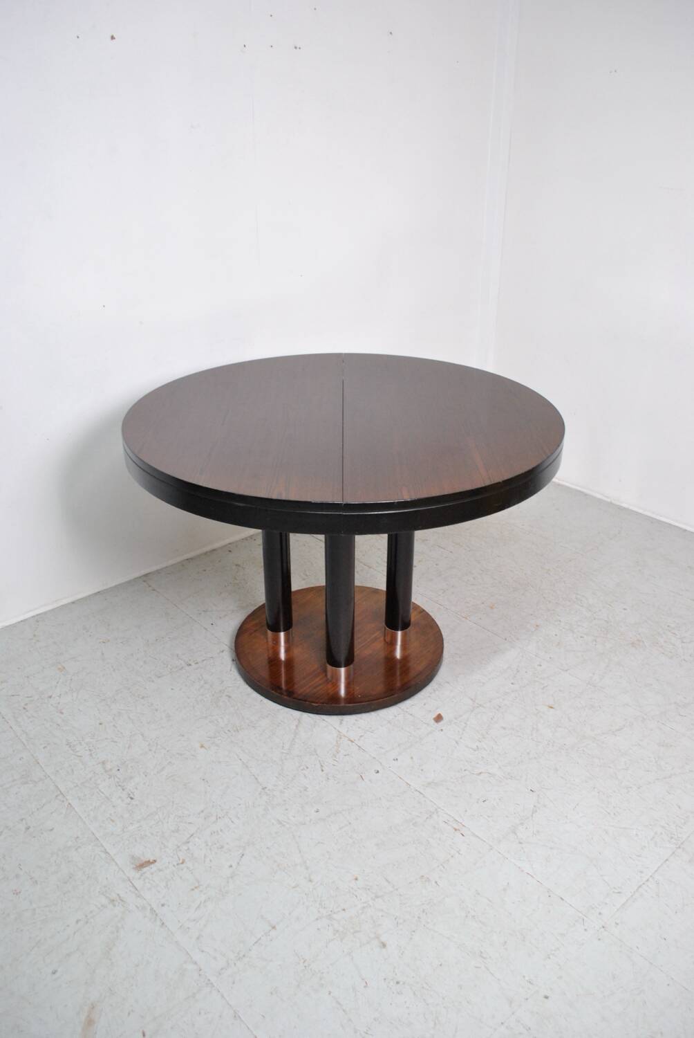 Art Deco extendable dining table