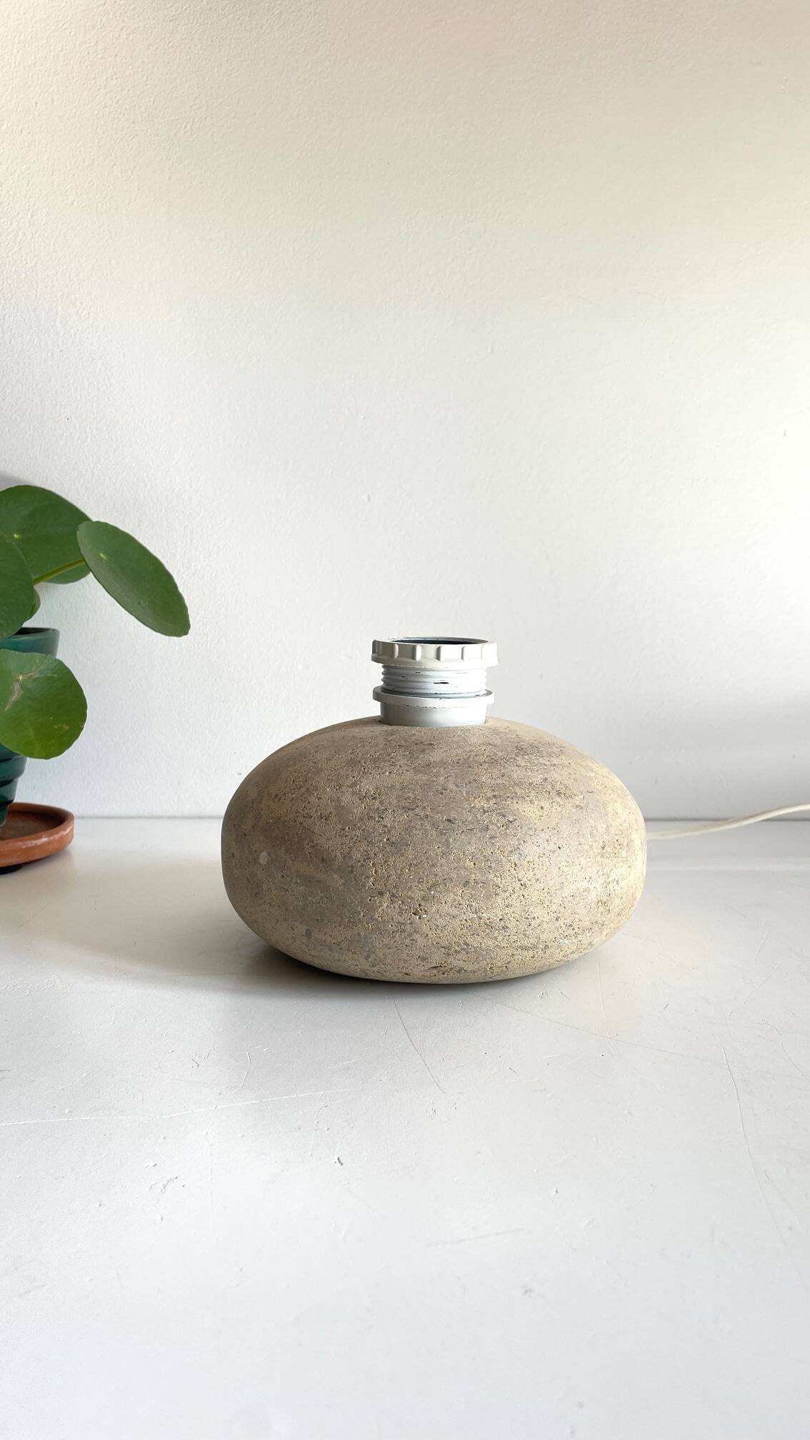 Vintage natural stone pebble lamp