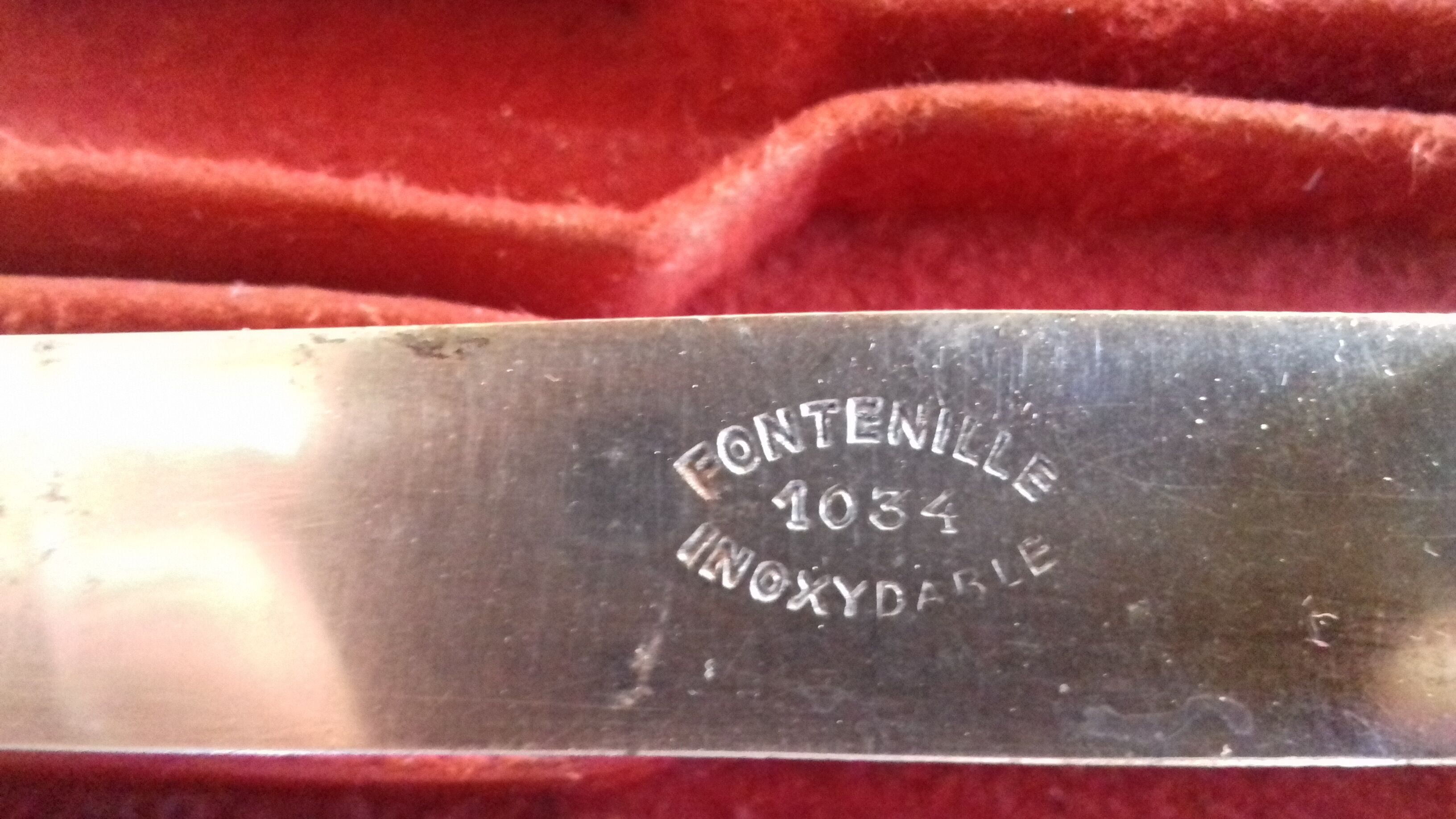 Lot de 5 couteaux à Viande et 5 couteaux à fromage Fonteville, manche en corne. Vintage.