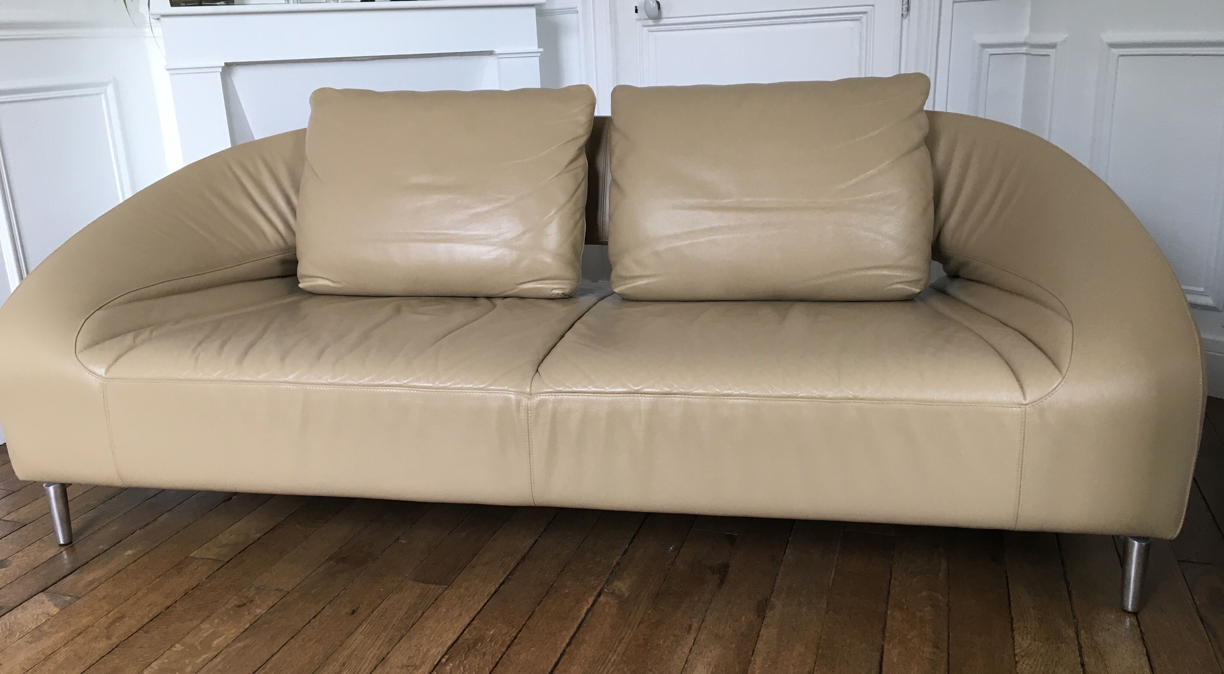 Léolux sofa in beige leather/cream new