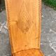 Grande chaise Africaine vintage en bois massif sculpté de motifs géométriques