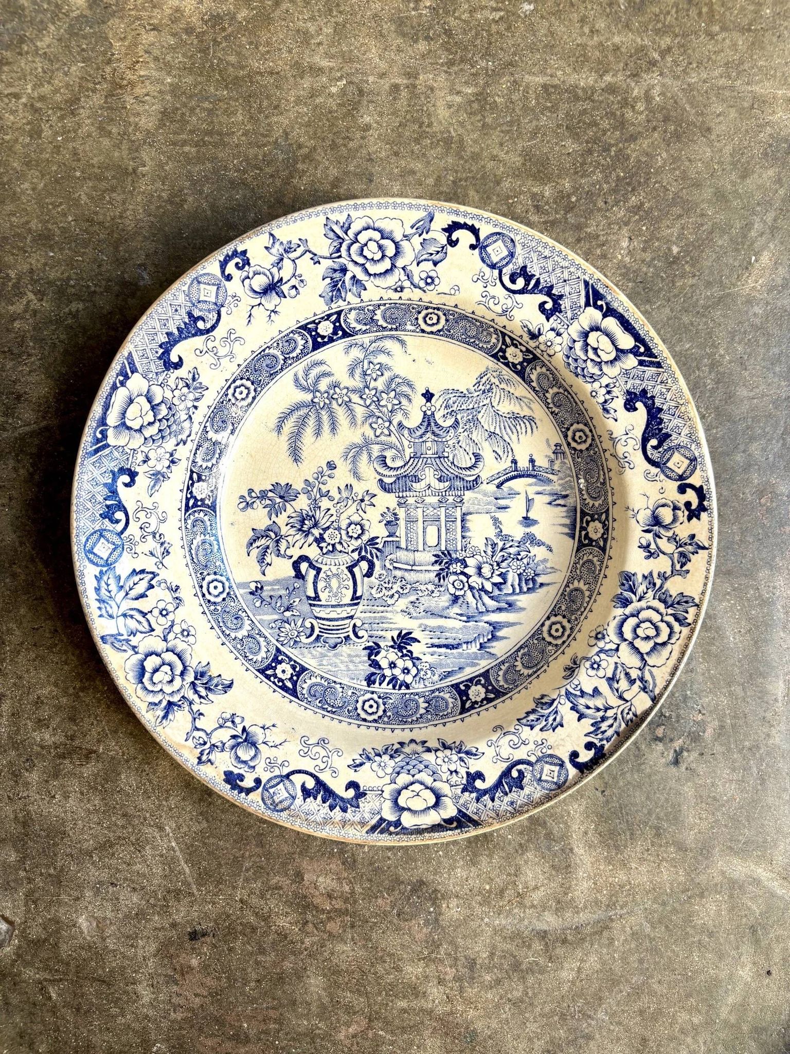 Plat rond et creux Creil & Montereau en terre de fer
