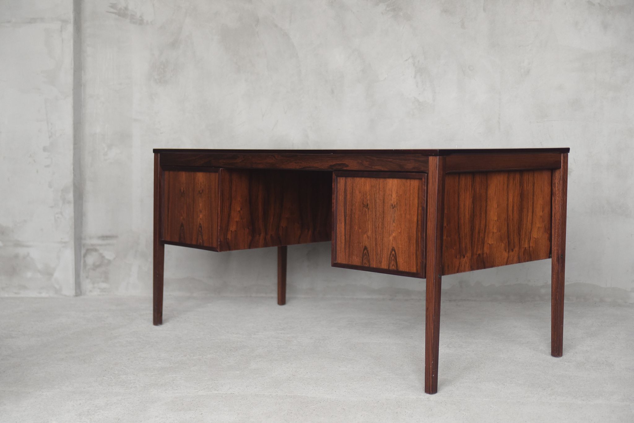 Executive rosewood Norwegian desk by Torbjørn Afdal for Haug Snekkeri AS Bruksbo, 1960s