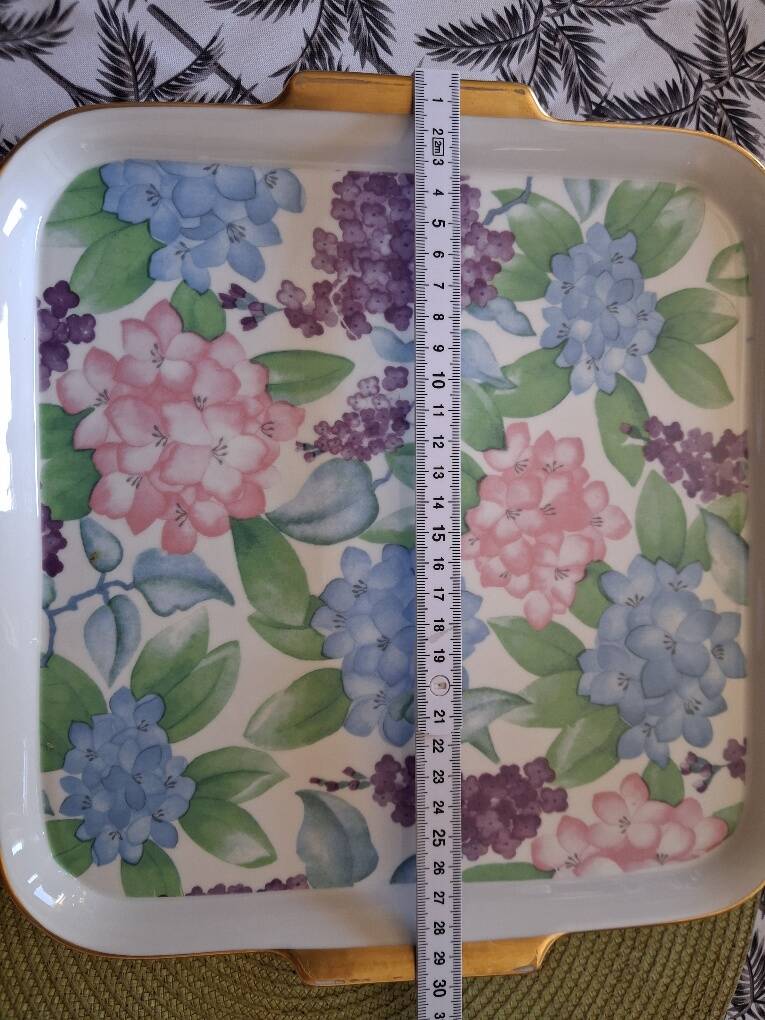 Plate/Plateau in porcelain with gold decoration