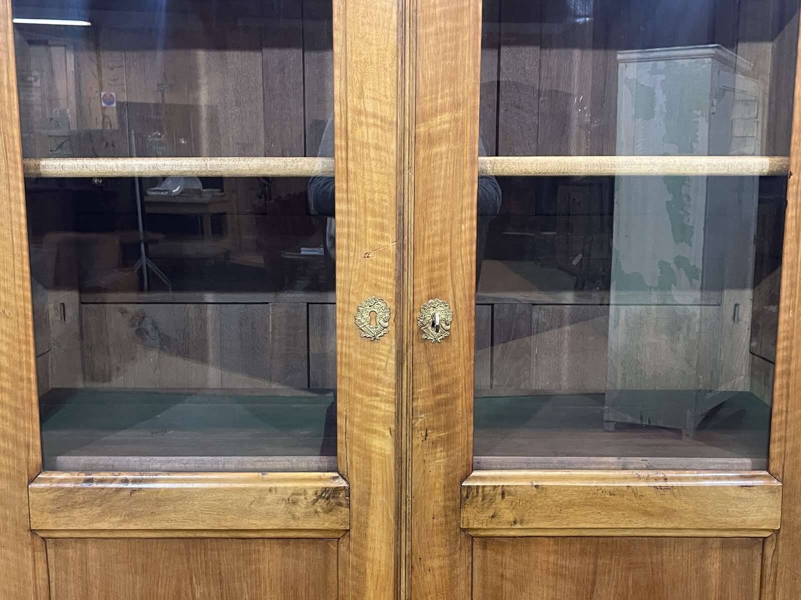Bibliothèque Restauration en noyer XIXème