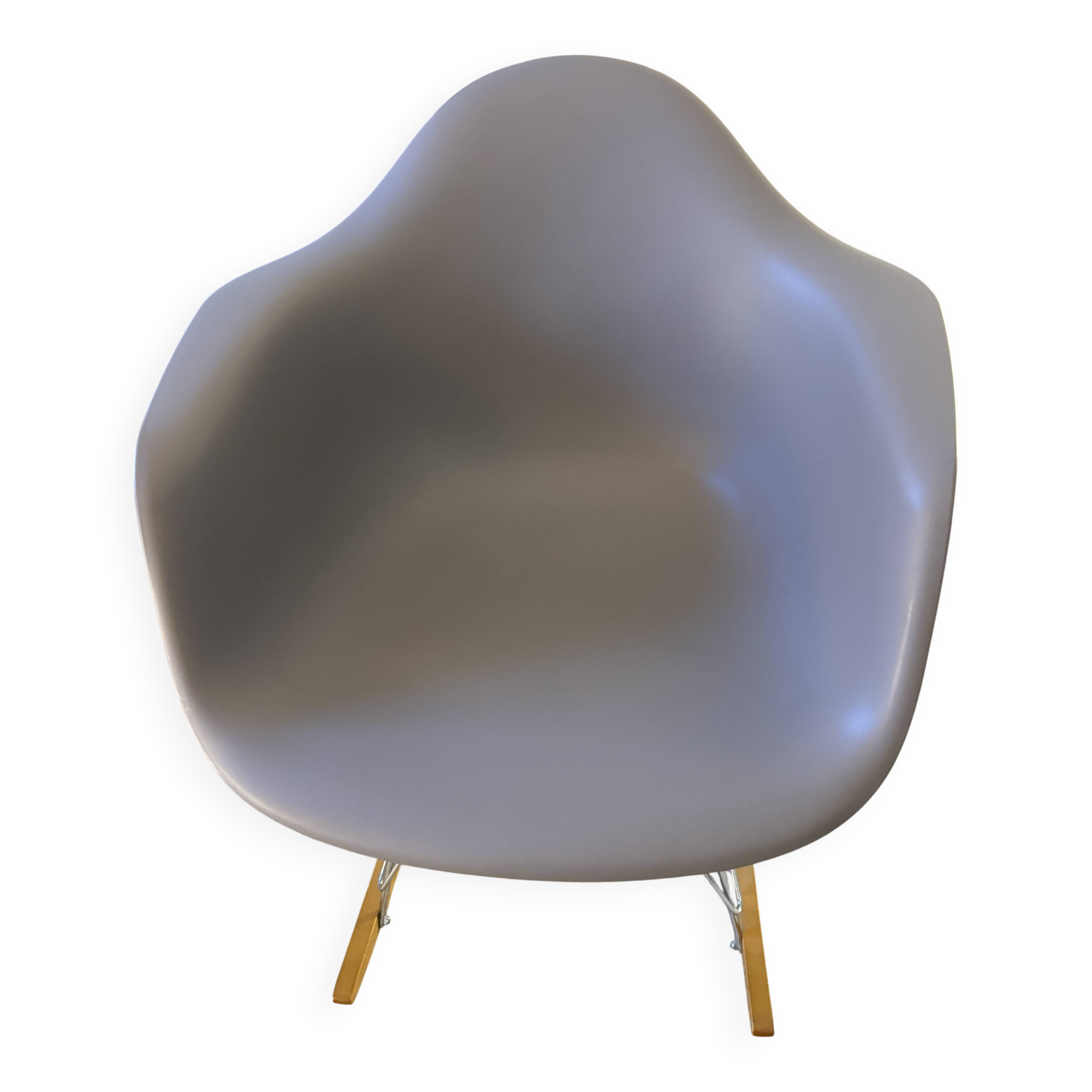 Eames plastic chair