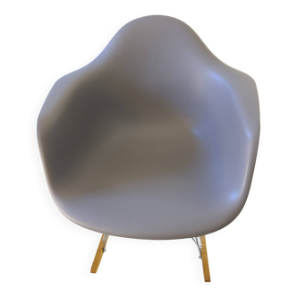 Eames plastic chair