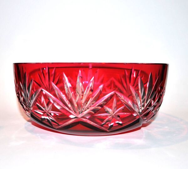 Coupe en cristal taillé rouge en overlay