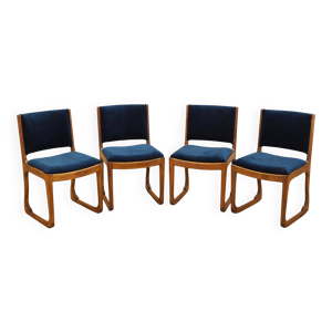 ensemble de quatre chaises