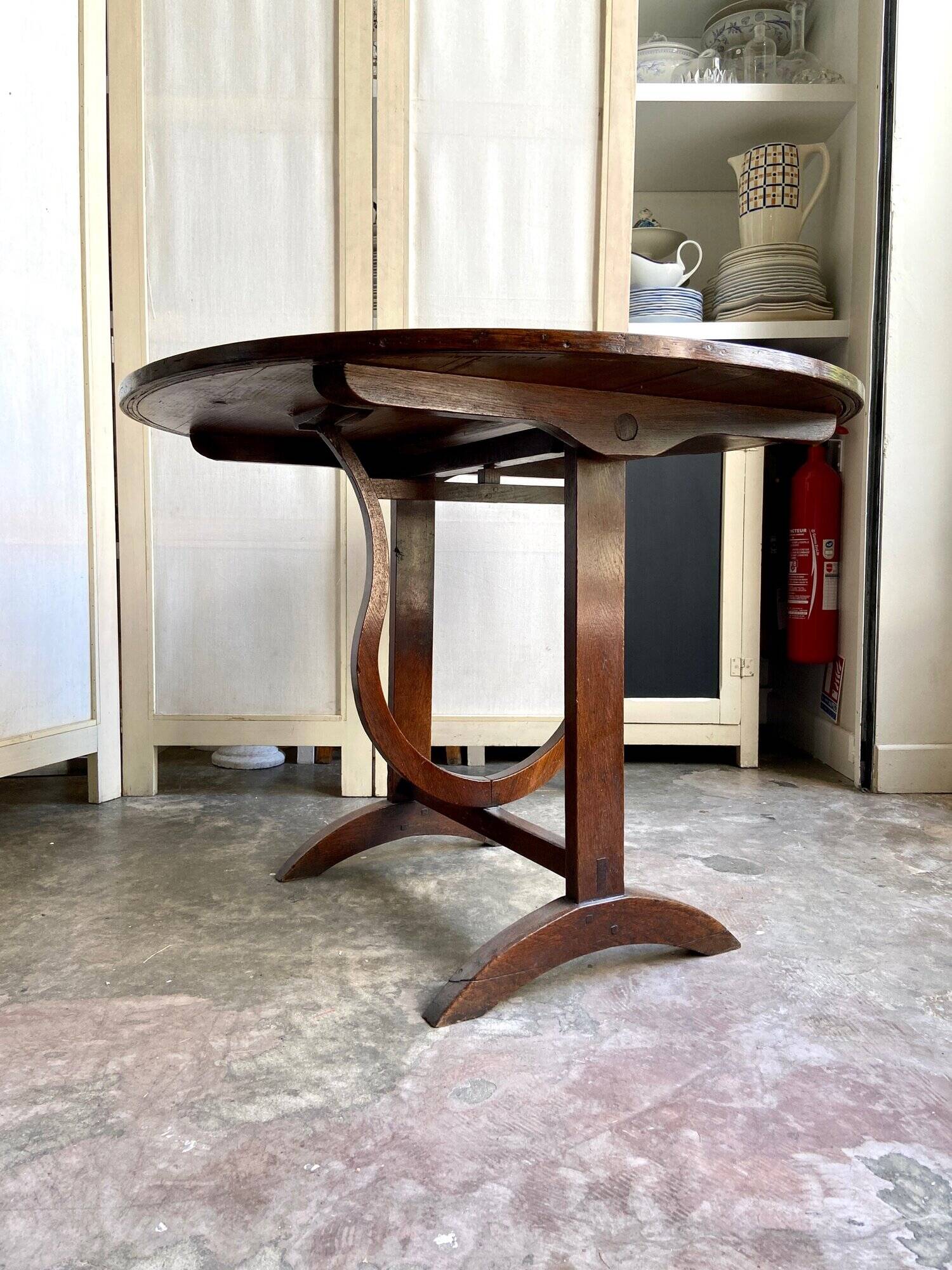 Harvestable winegrower's table in dark wood ⌀ 91 cm