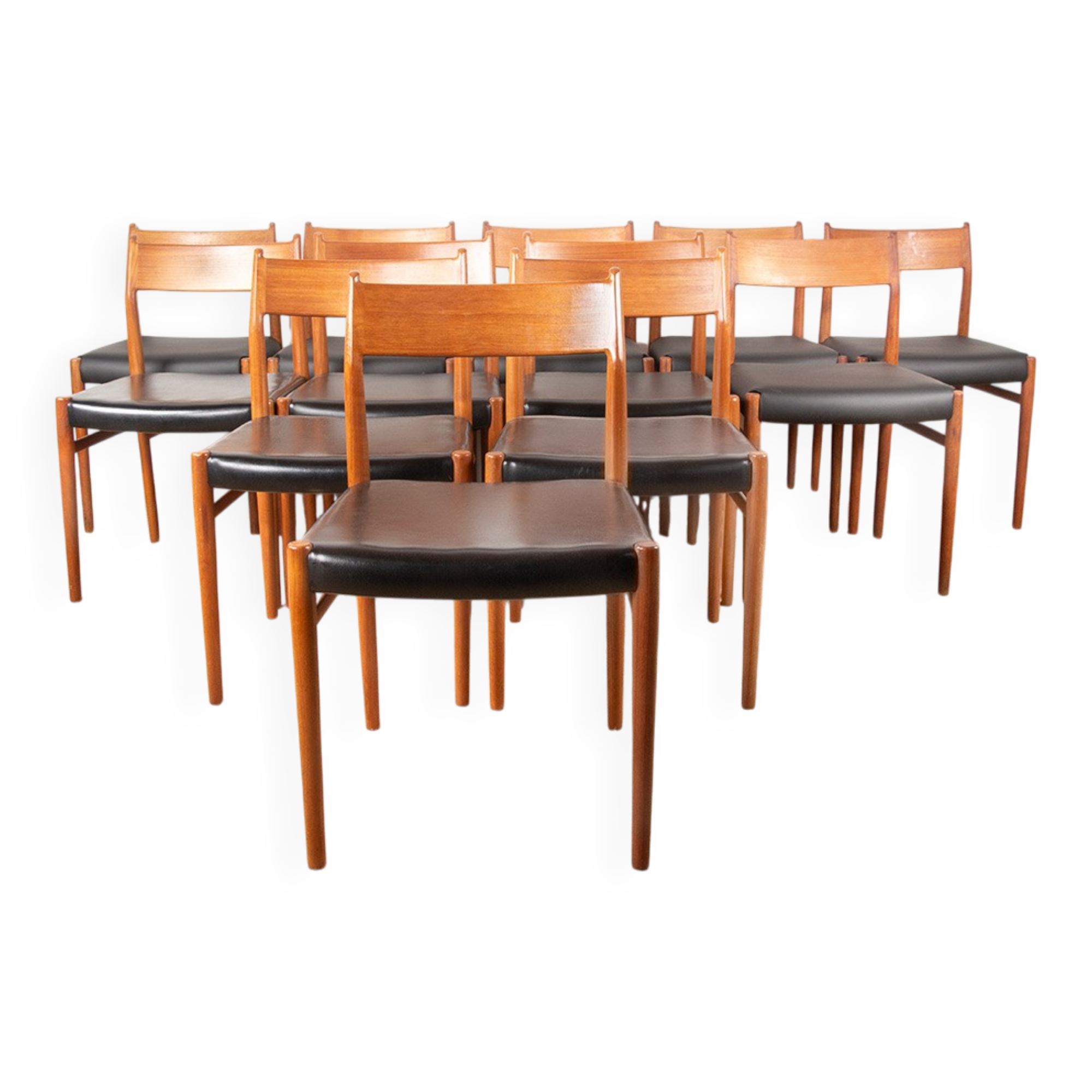 Set of 12 Danish chairs in teak and new skai, model 418, Arne Vodder.