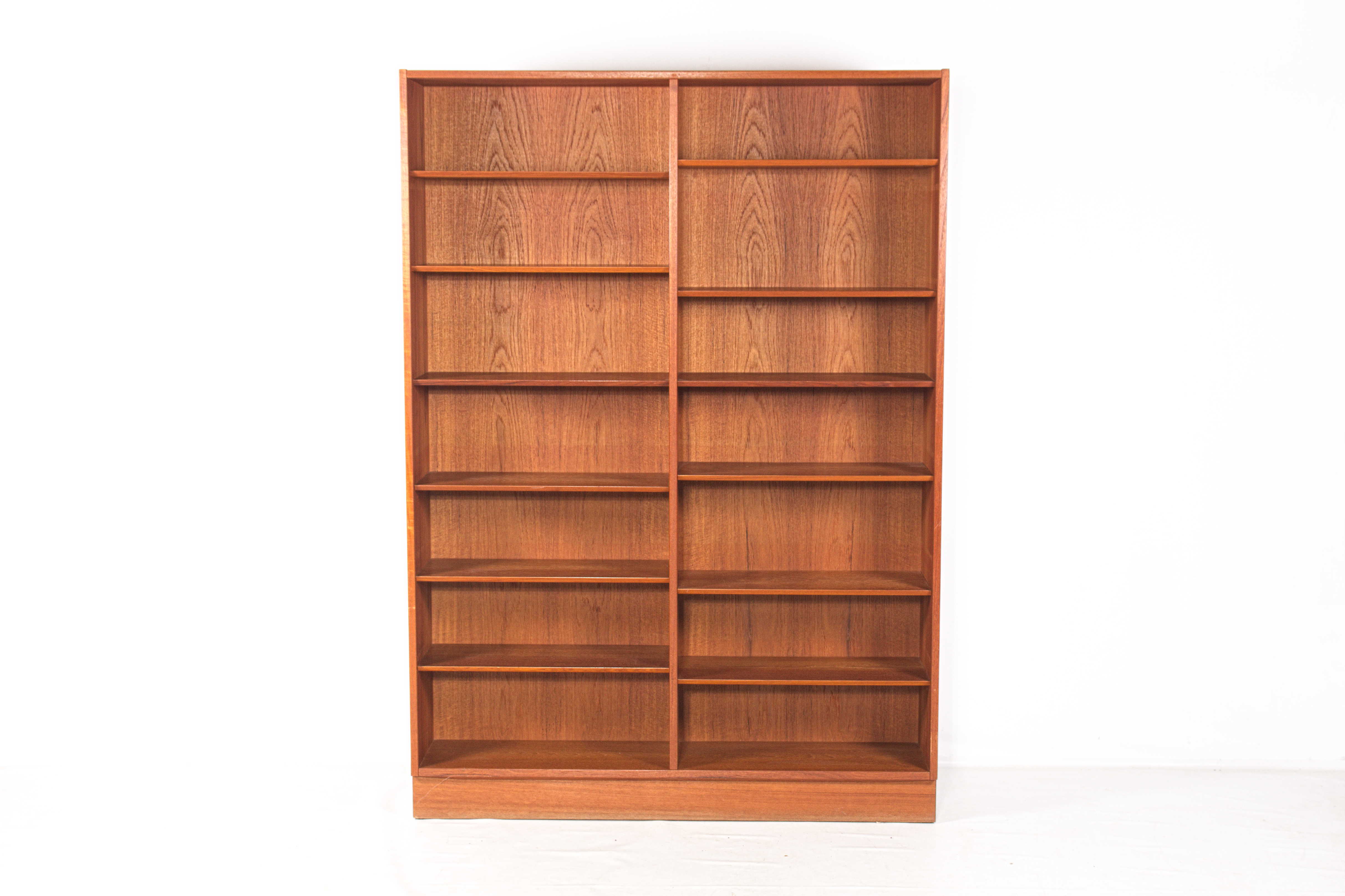 Bookcase of Poul Hundevad for Hundevavd & Co, teak, Denmark around 1960