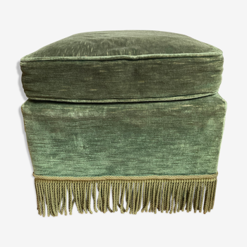 Green velvet pouf with fringes