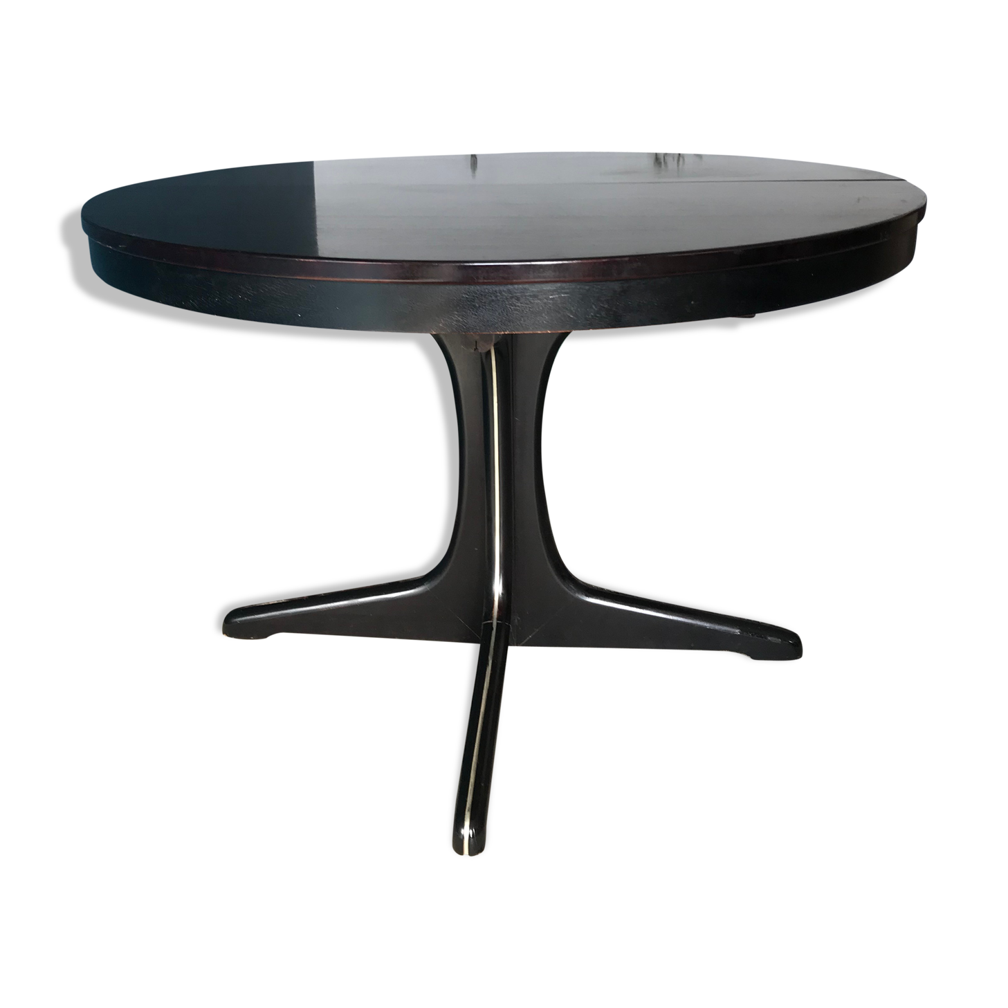 Extendable butterfly extension table