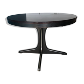 Extendable butterfly extension table
