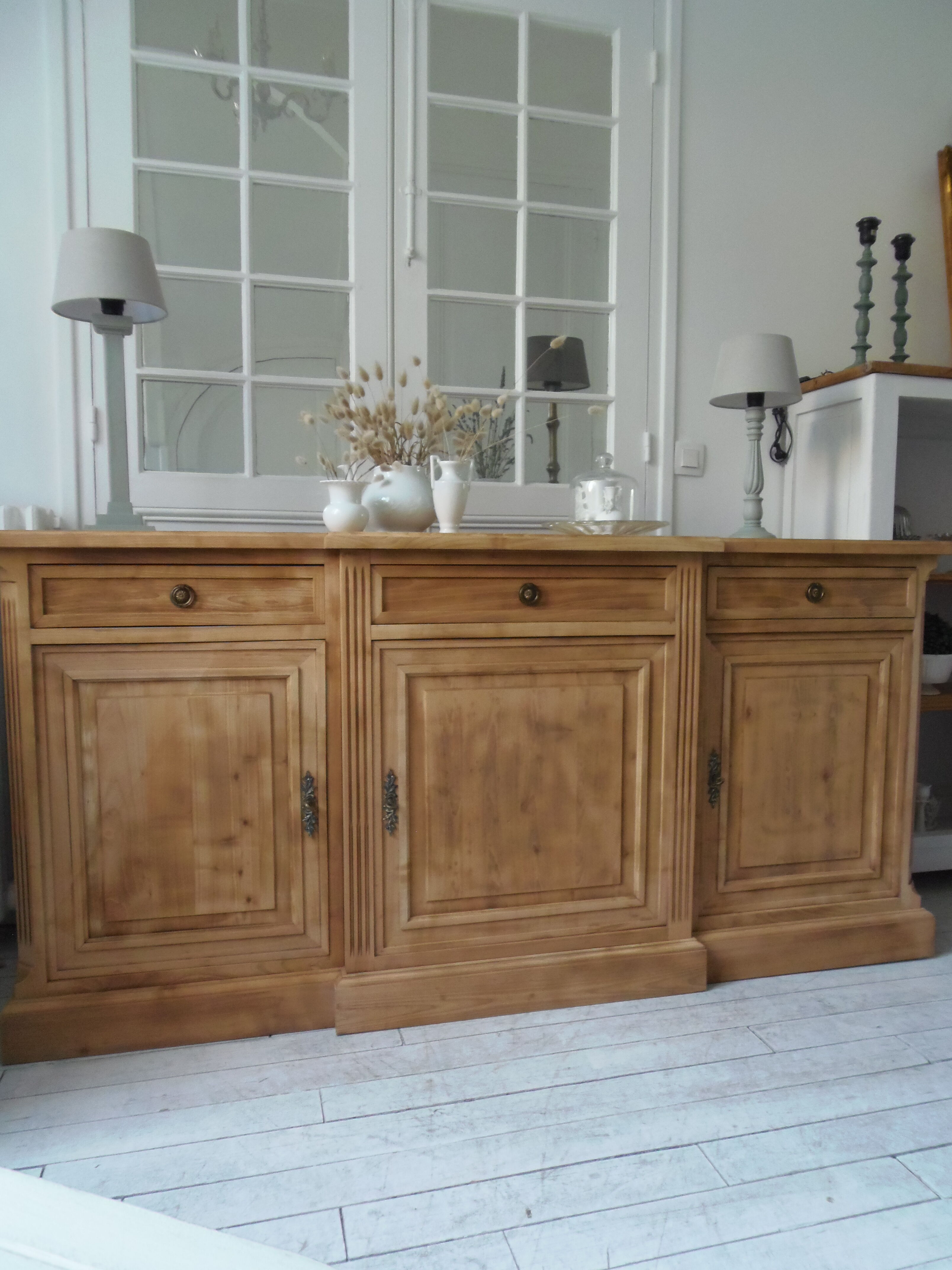 Buffet 3 doors of beautiful Louis XVI style in raw wood