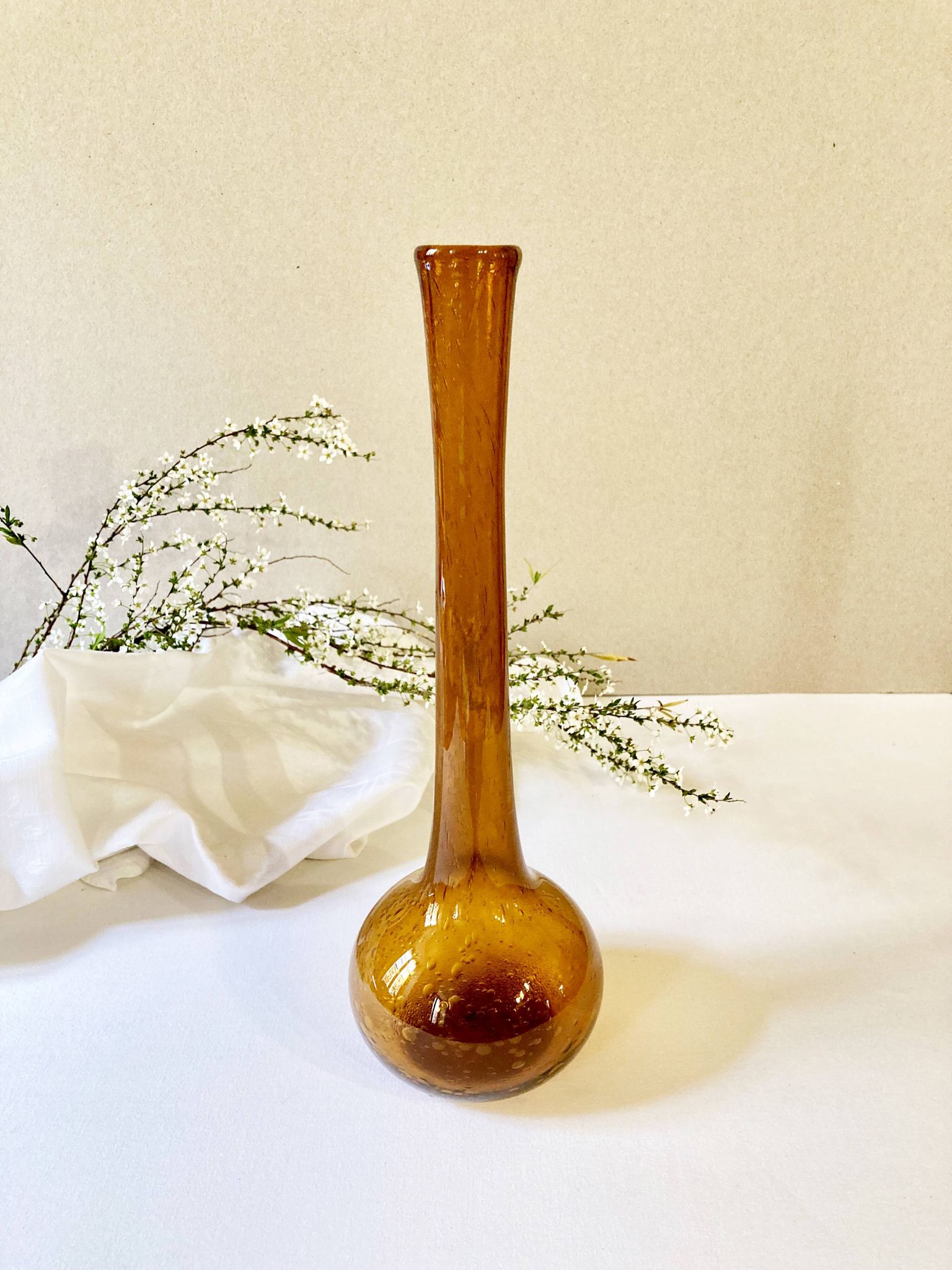 Vase soliflore en verre bullé de Biot, années 1950