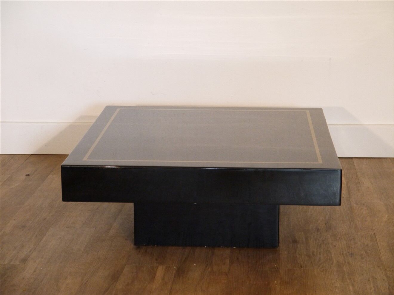 Coffee table in black lacquer 1970